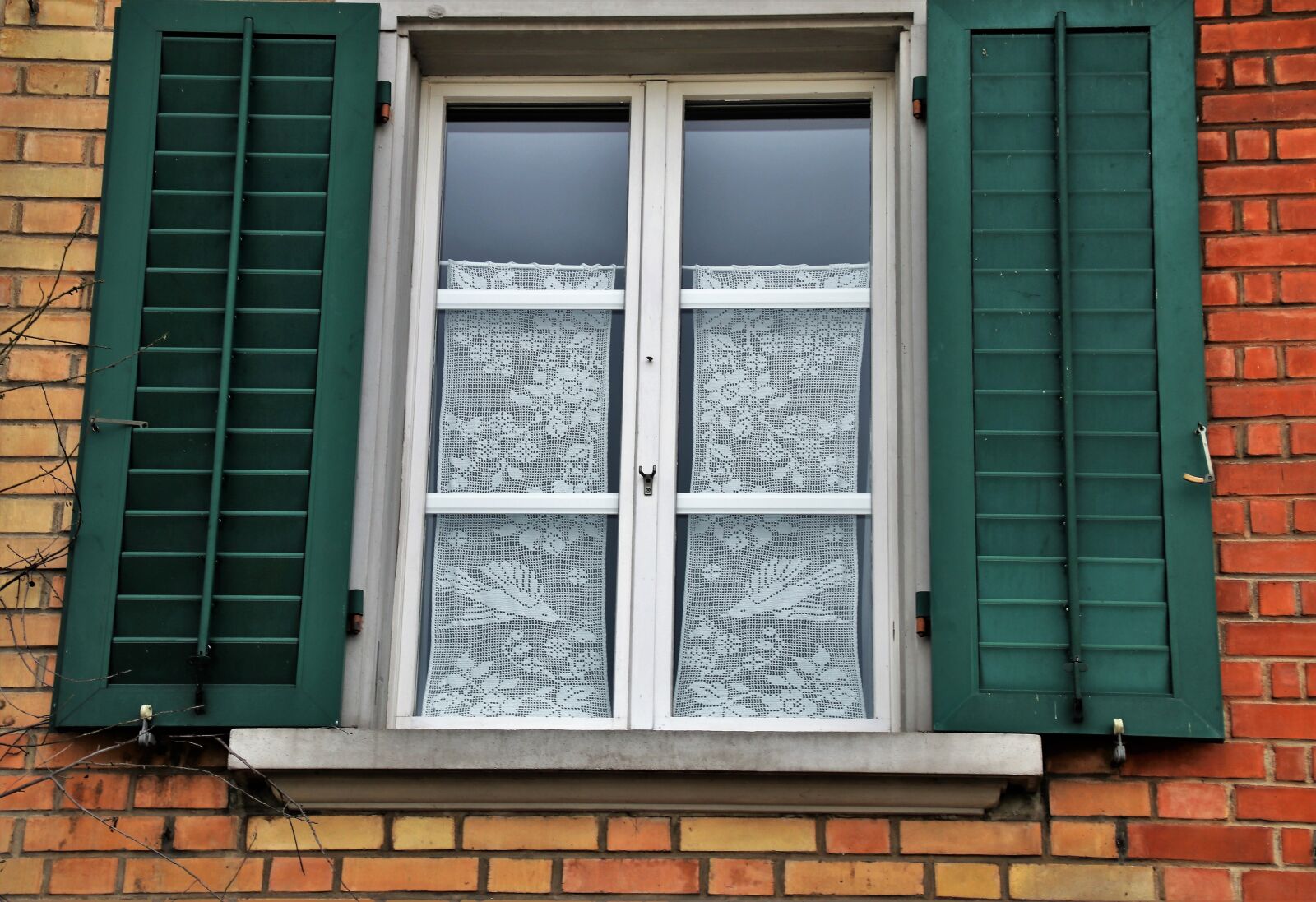Canon EOS 80D sample photo. Window, window sill, lake photography
