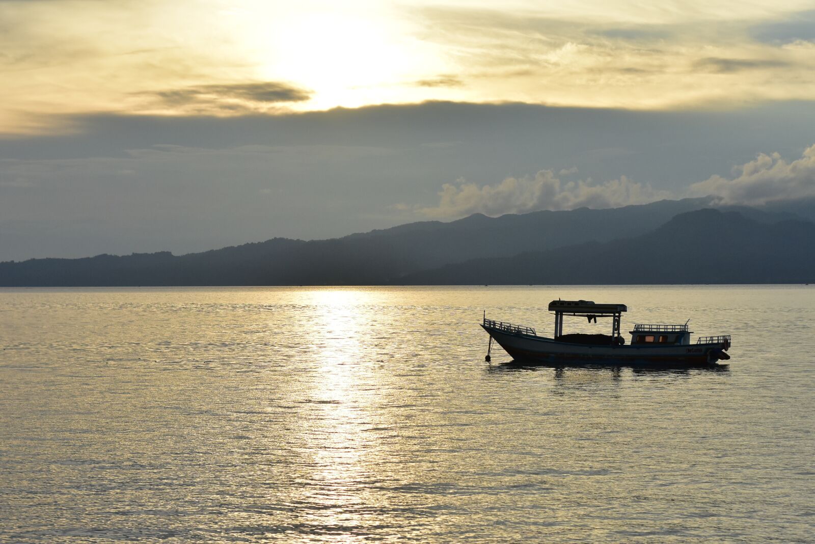 Nikon D3400 sample photo. Boat, water, sunset photography
