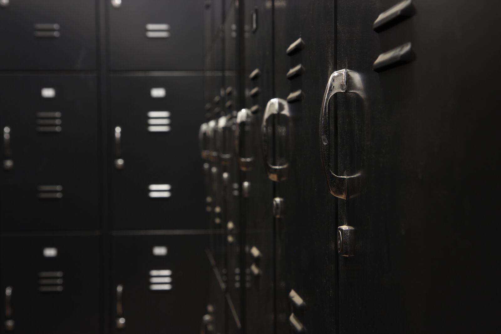 Canon EF-S 17-55mm F2.8 IS USM sample photo. Lockers photography