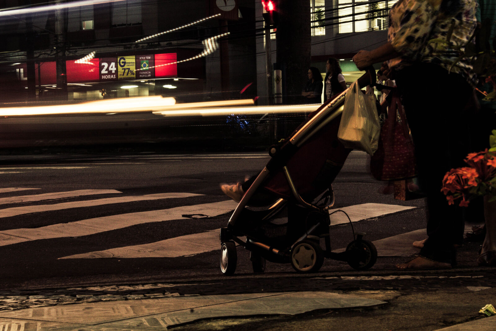 Canon EOS 1200D (EOS Rebel T5 / EOS Kiss X70 / EOS Hi) sample photo. Daylight, donwtown, long, exposure photography
