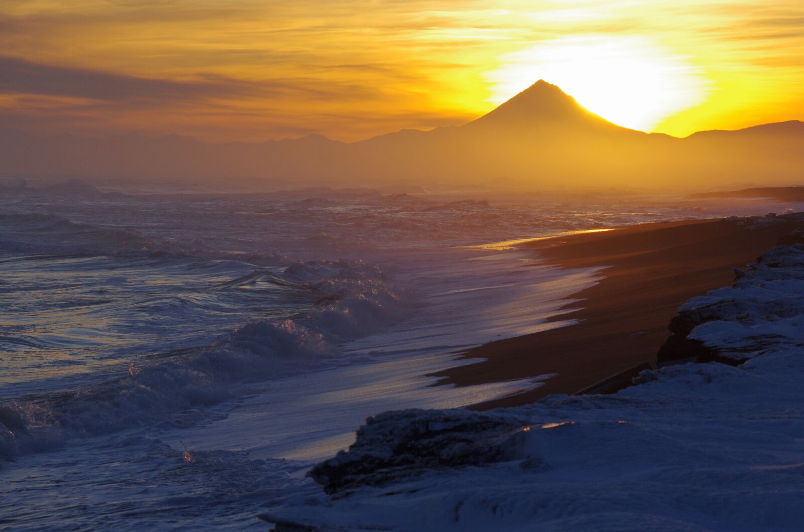 Pentax K-5 sample photo. The pacific ocean, sunrise photography