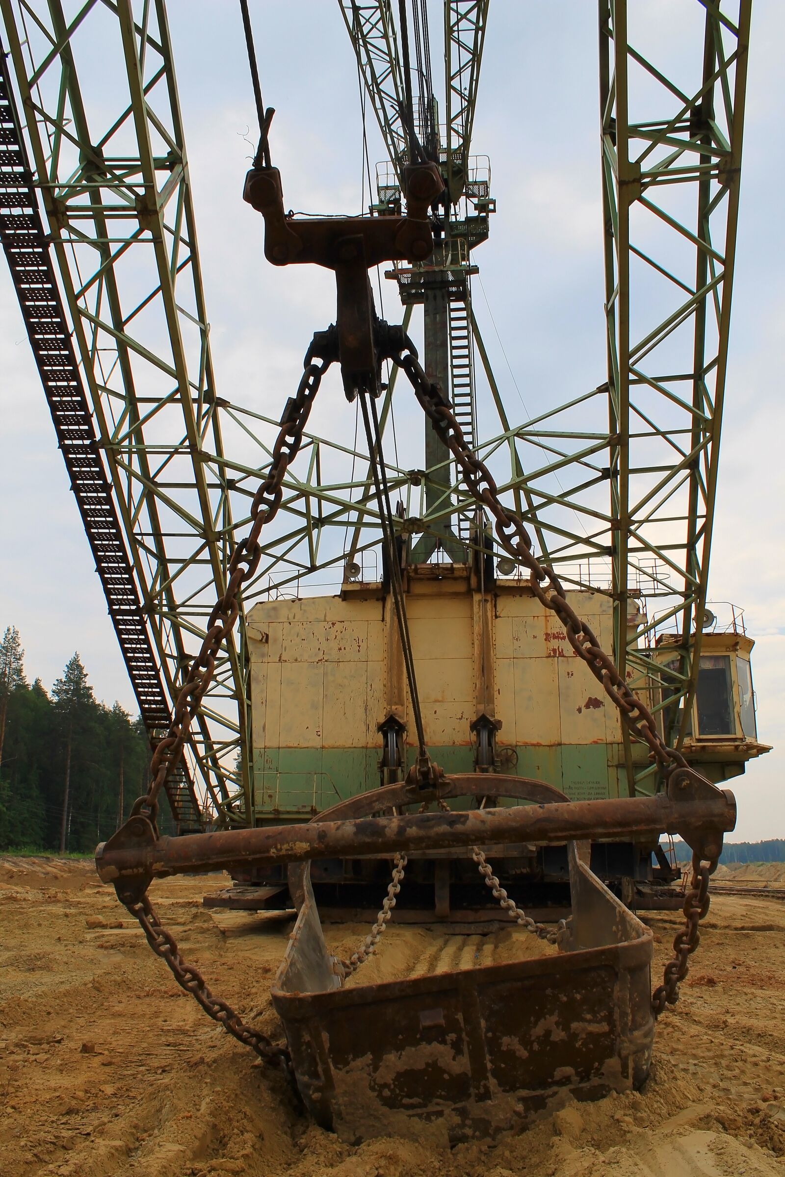 Canon EOS 1100D (EOS Rebel T3 / EOS Kiss X50) sample photo. Excavator, equipment, quarry photography