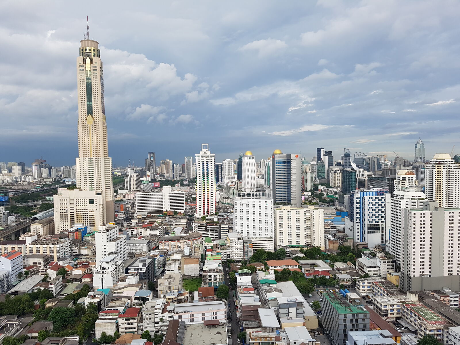 Samsung Galaxy S7 Edge sample photo. Bangkok, dark, clouds, skyscrapers photography