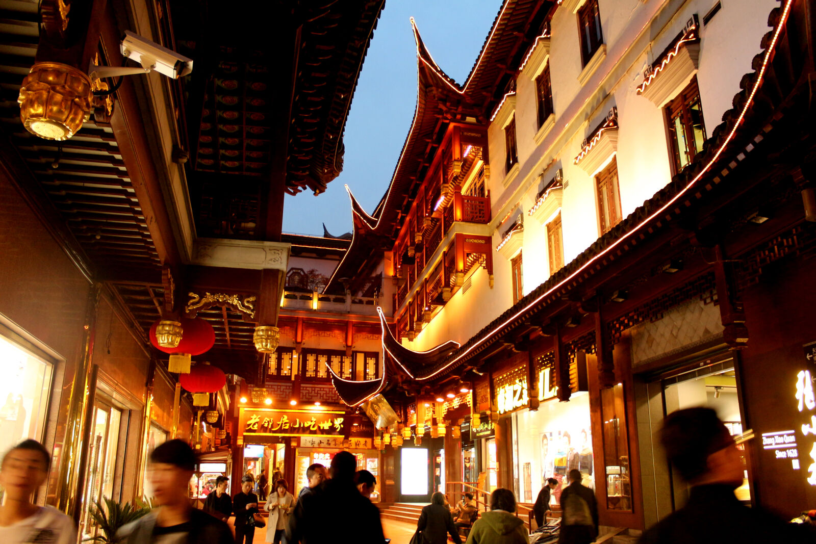 Canon EOS 650D (EOS Rebel T4i / EOS Kiss X6i) sample photo. China, city, people, shanghai photography