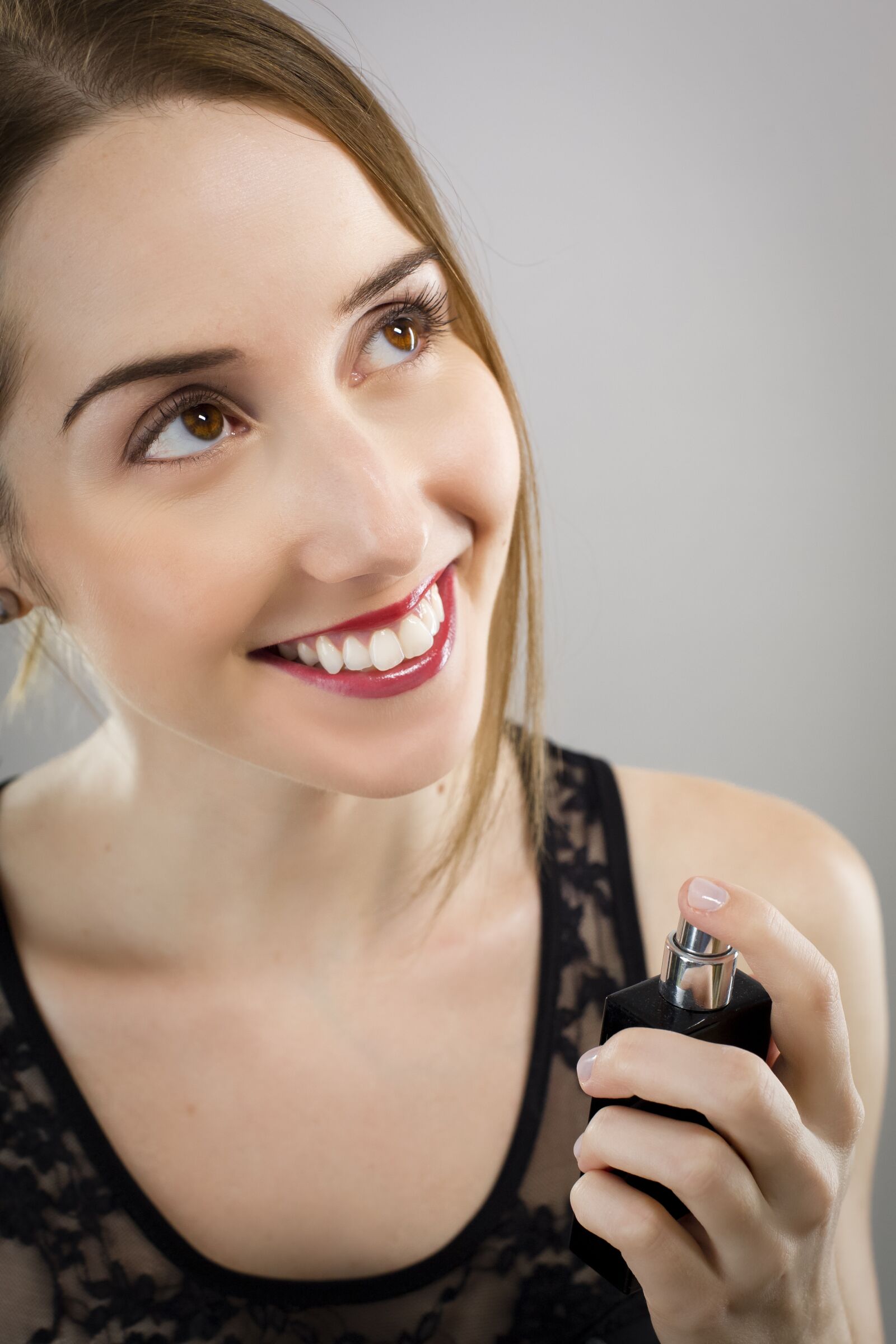 Canon EF 50mm F1.4 USM sample photo. Woman, perfume, chic photography