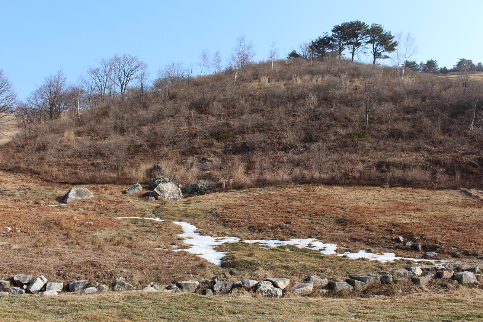 Canon EOS 700D (EOS Rebel T5i / EOS Kiss X7i) sample photo. Hill, korea, snow, winter photography