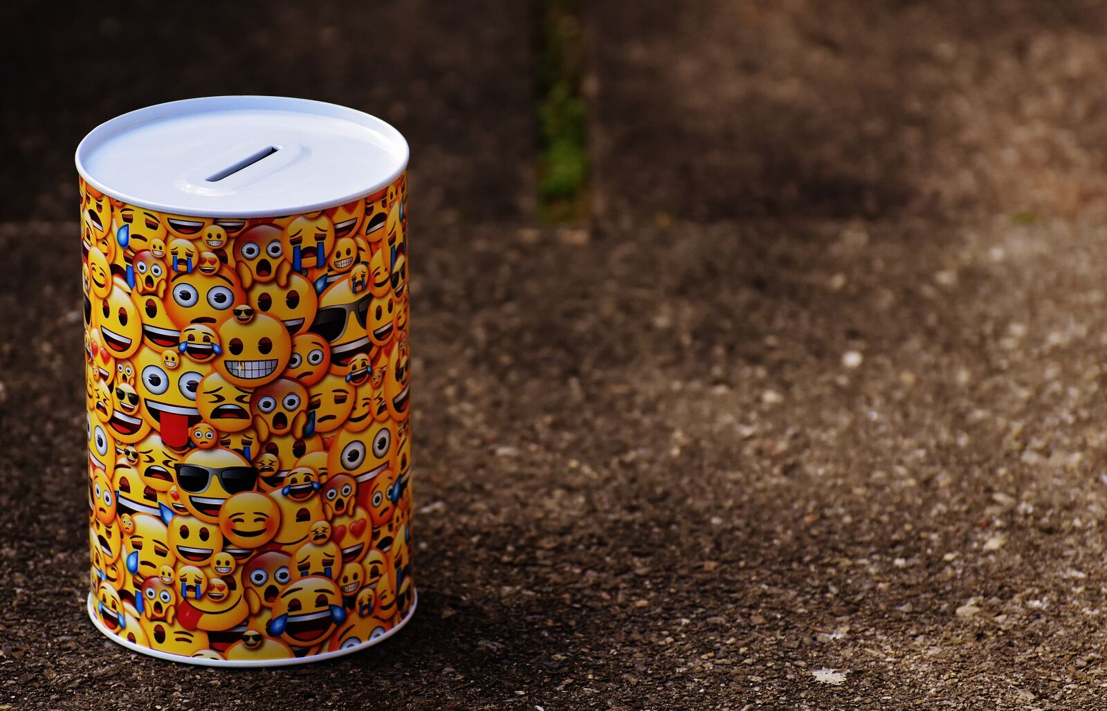 Nikon D7200 sample photo. Smilies, yellow, funny photography