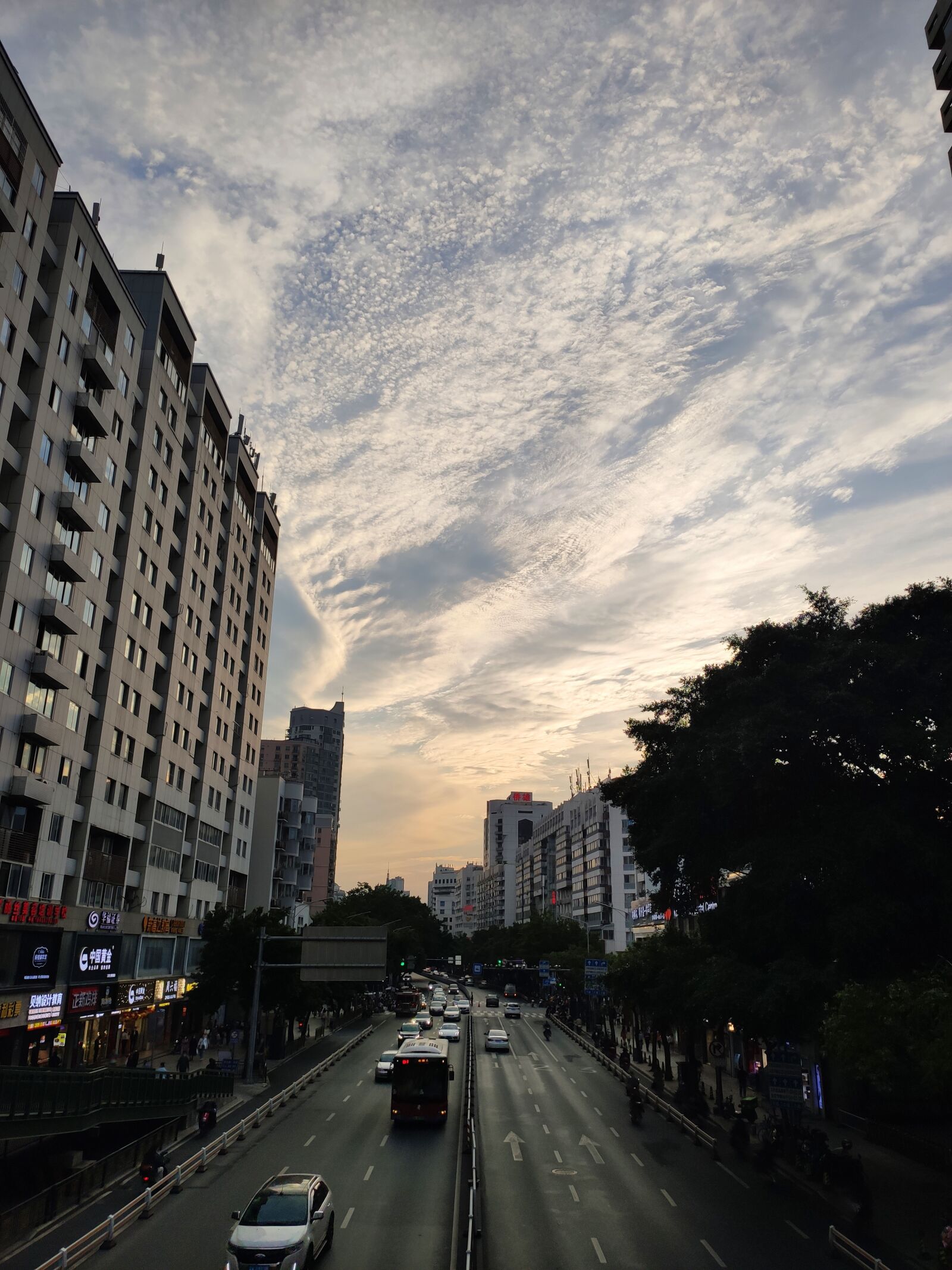 Xiaomi MI 9 sample photo. Sunset, view, traffic photography