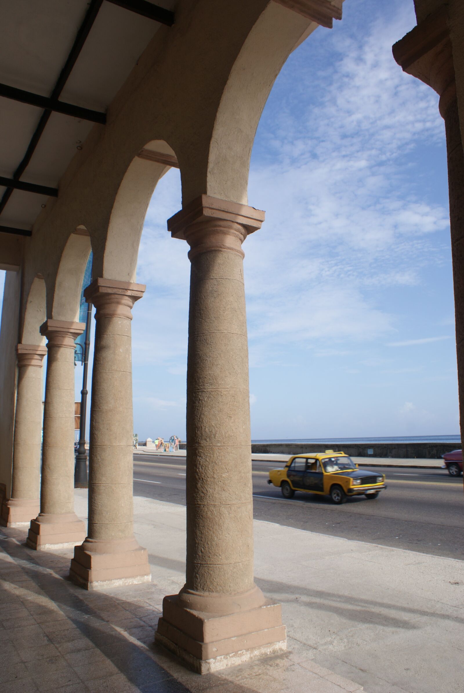 Sony Alpha DSLR-A200 sample photo. Columns, architecture, havana photography
