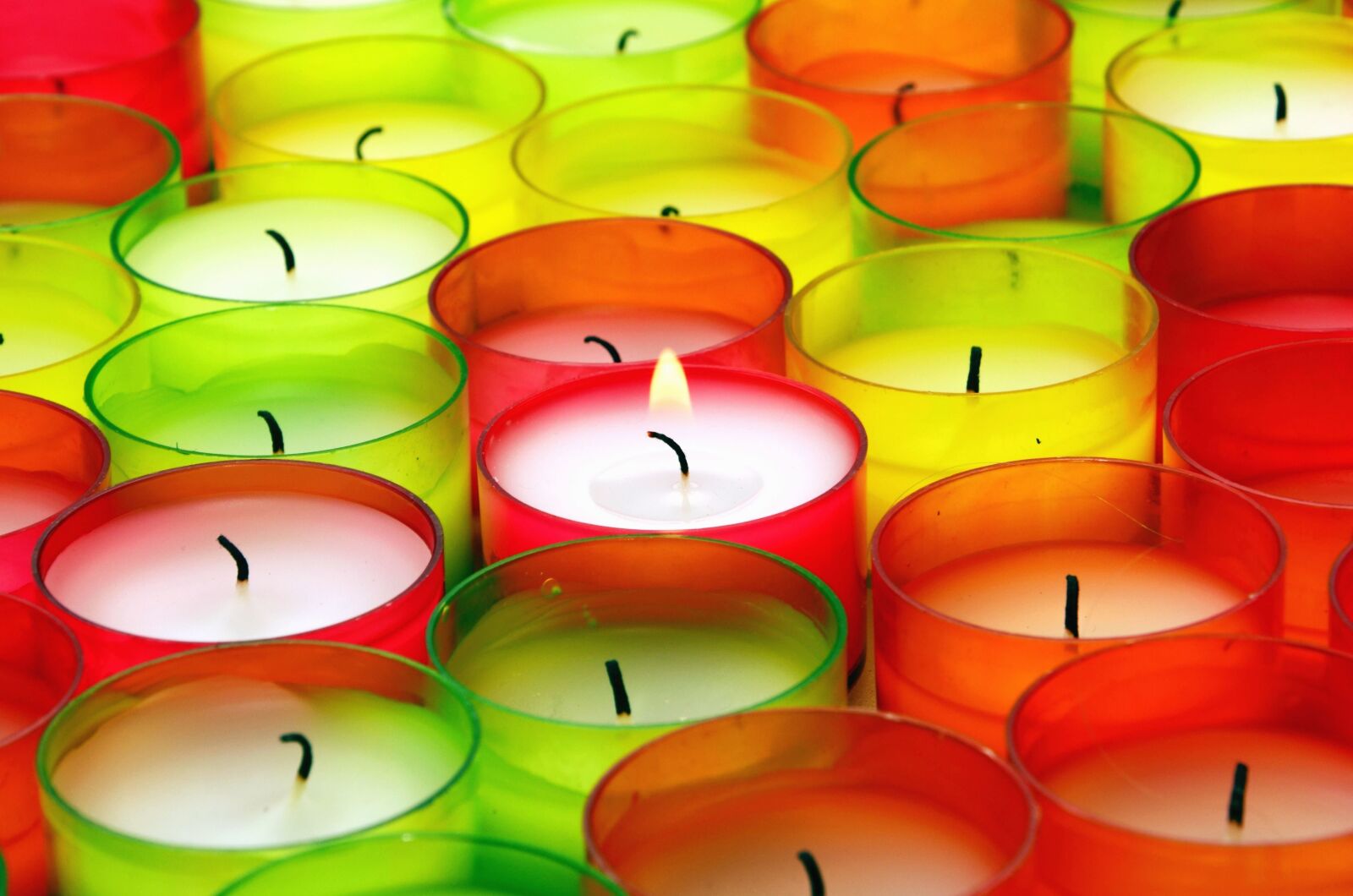 Nikon D5100 sample photo. Candle, wax, flame, color photography