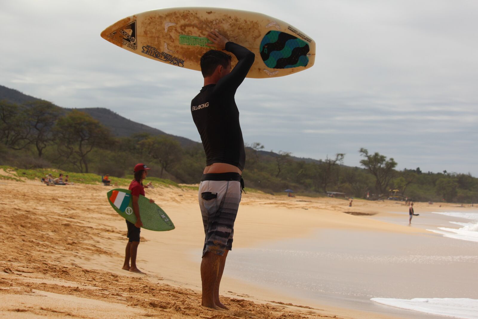 Canon EOS 1200D (EOS Rebel T5 / EOS Kiss X70 / EOS Hi) sample photo. Beach, surfboard, surfer photography