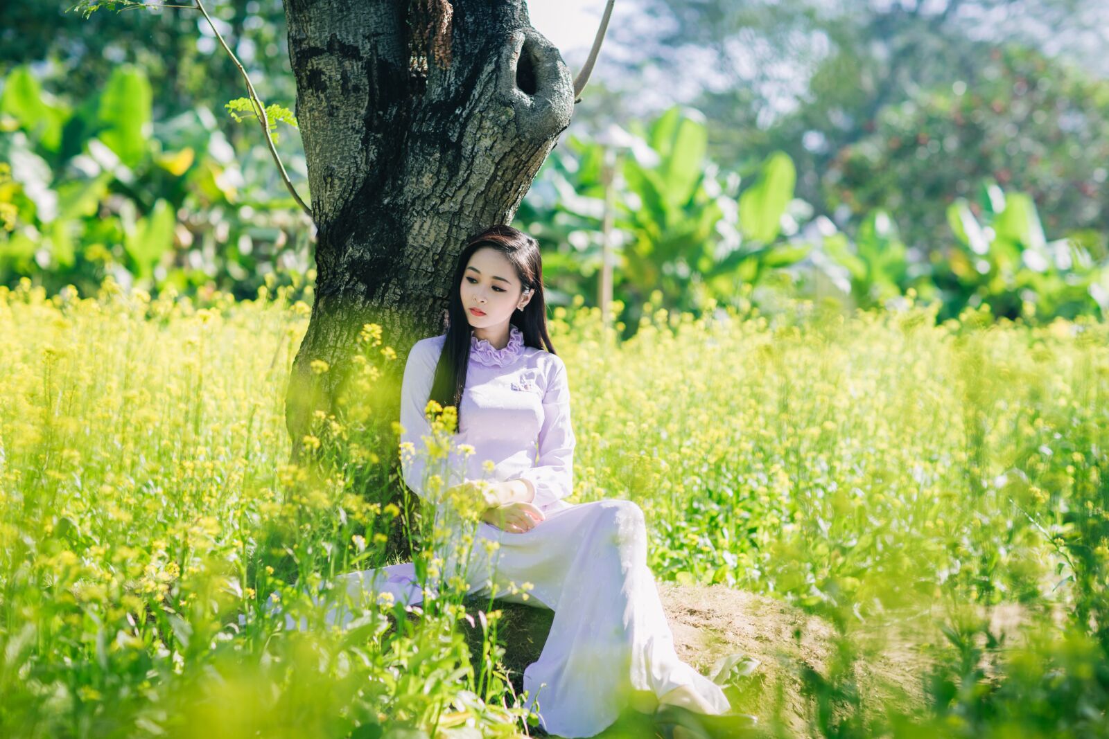 Canon EF 85mm F1.2L II USM sample photo. Girl, flower, garden photography