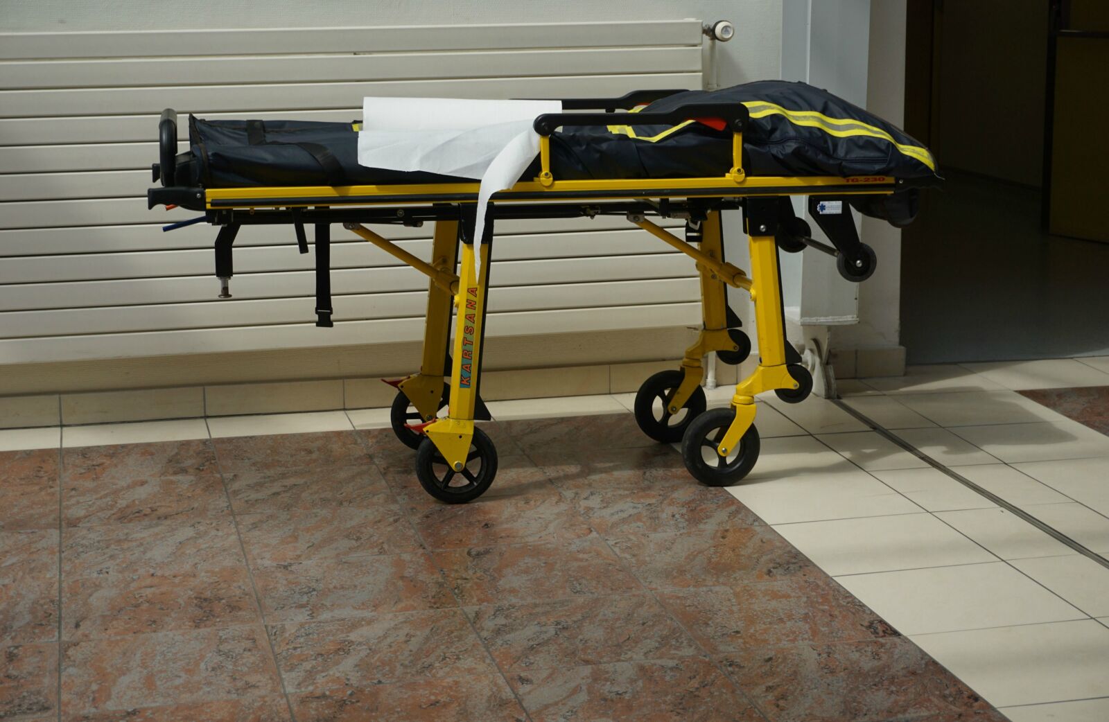 Sony a6000 sample photo. Brancard, civiere, emergency, les photography