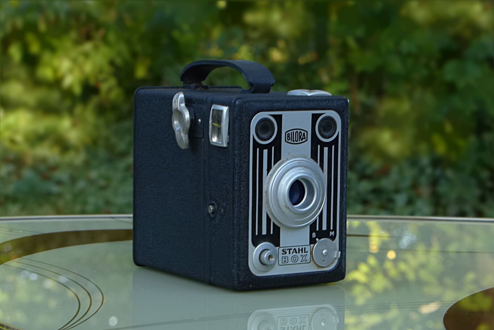 Panasonic Lumix DMC-FZ200 sample photo. Camera, photo box, old photography