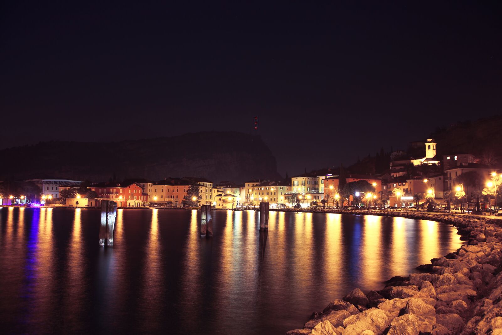 Canon EOS 5D Mark II sample photo. Lake, night, town photography