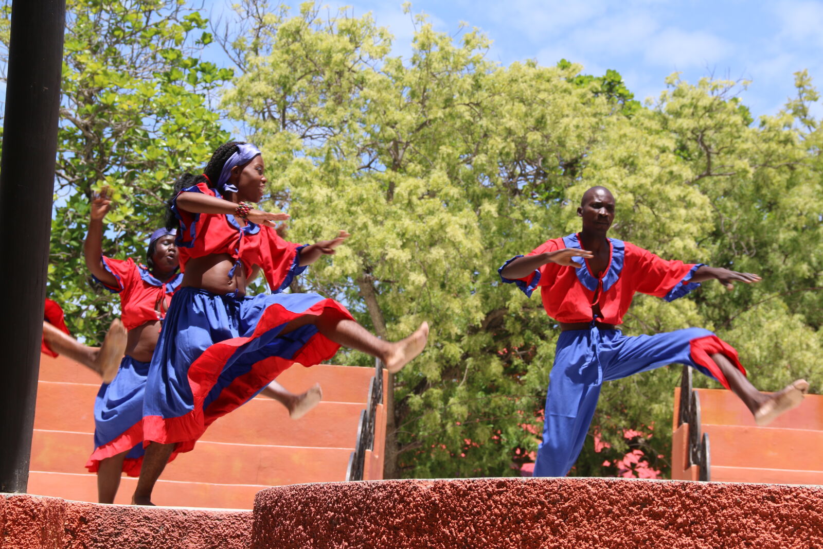 Canon EF-S 18-135mm F3.5-5.6 IS sample photo. Dancers, jamaica photography
