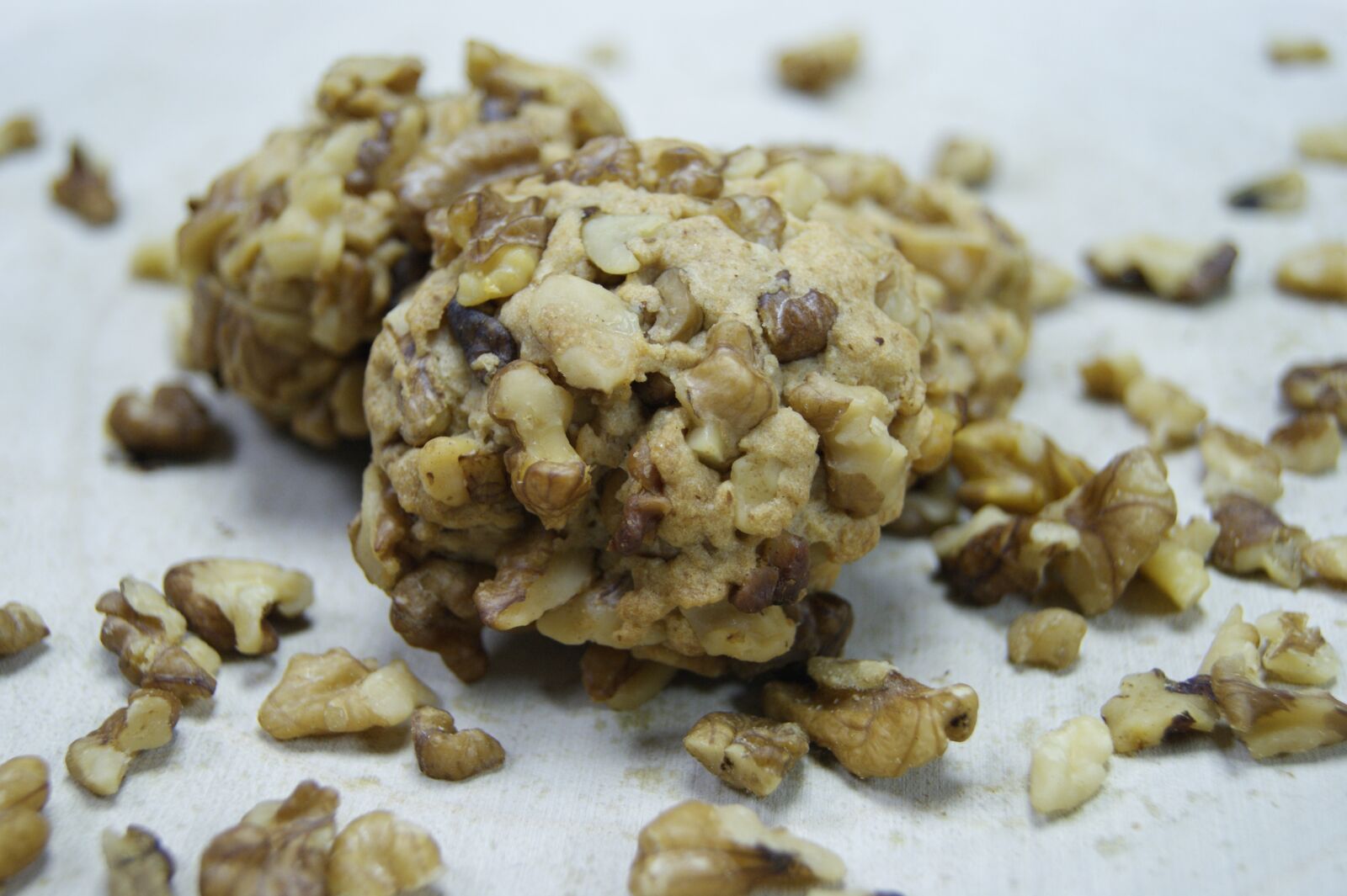 Sony Alpha DSLR-A290 sample photo. Cookie, walnut, bake photography