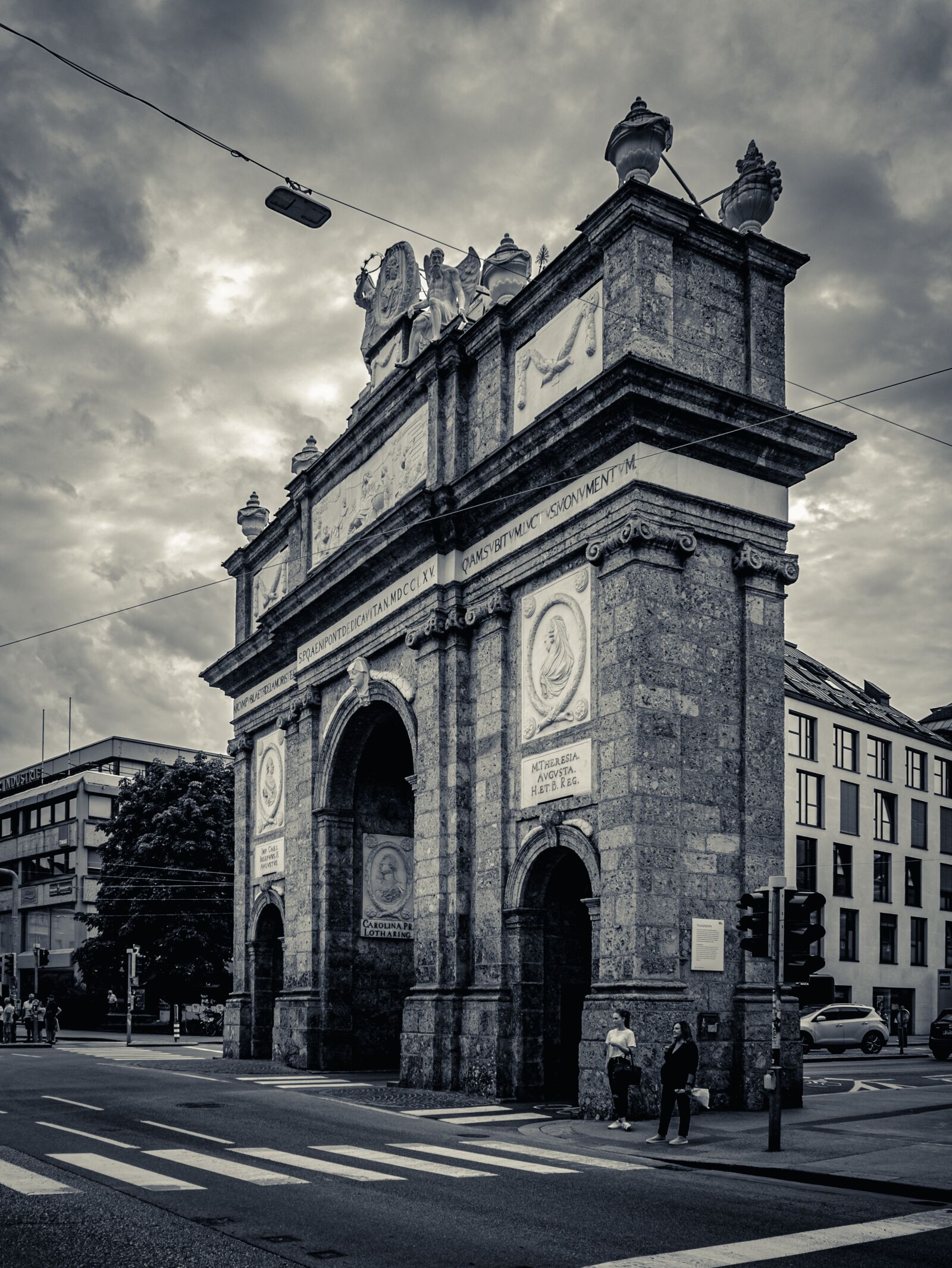 Olympus OM-D E-M10 II sample photo. Triumphal arch, tyrol, innsbruck photography
