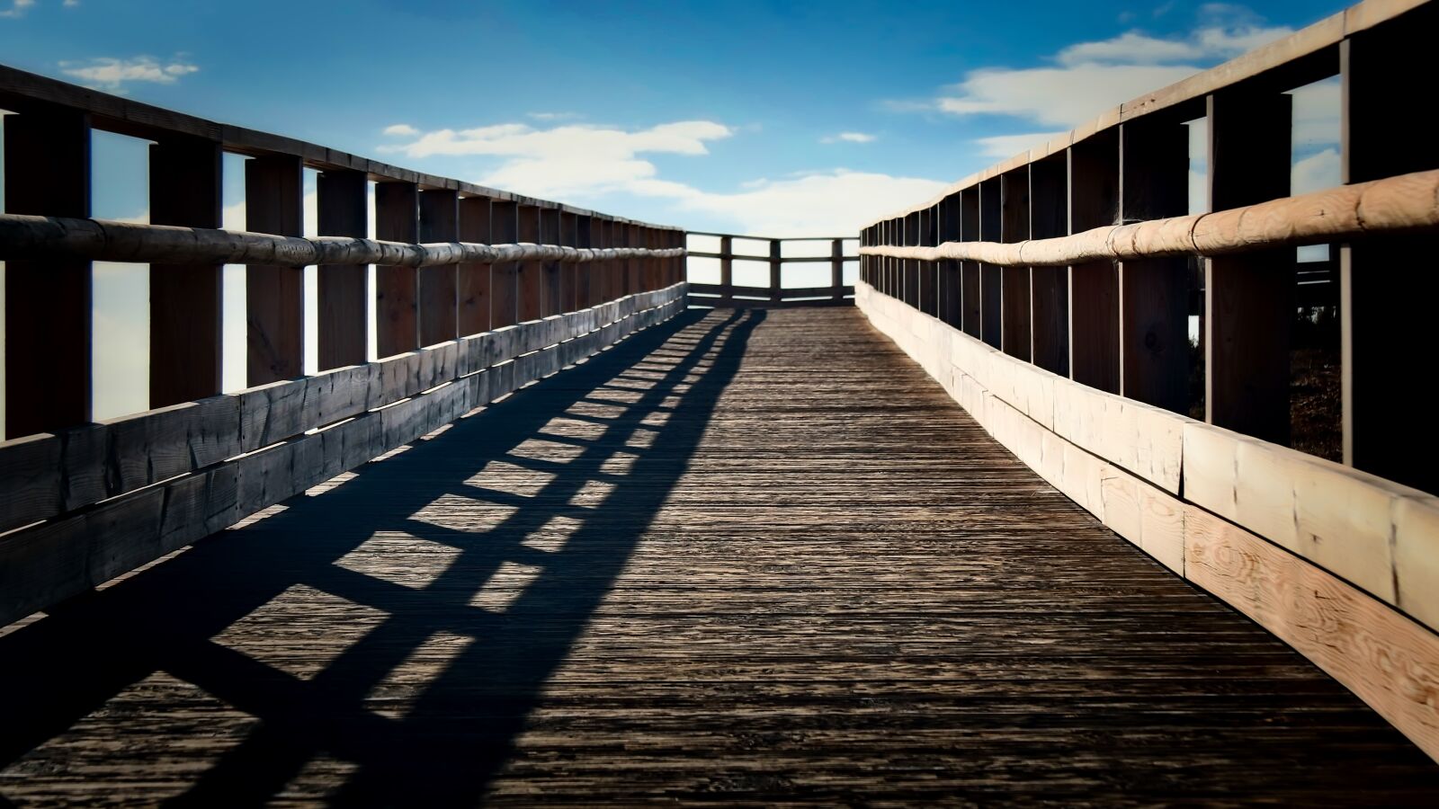 Canon EF-S 17-85mm F4-5.6 IS USM sample photo. Runway, wooden, summer photography