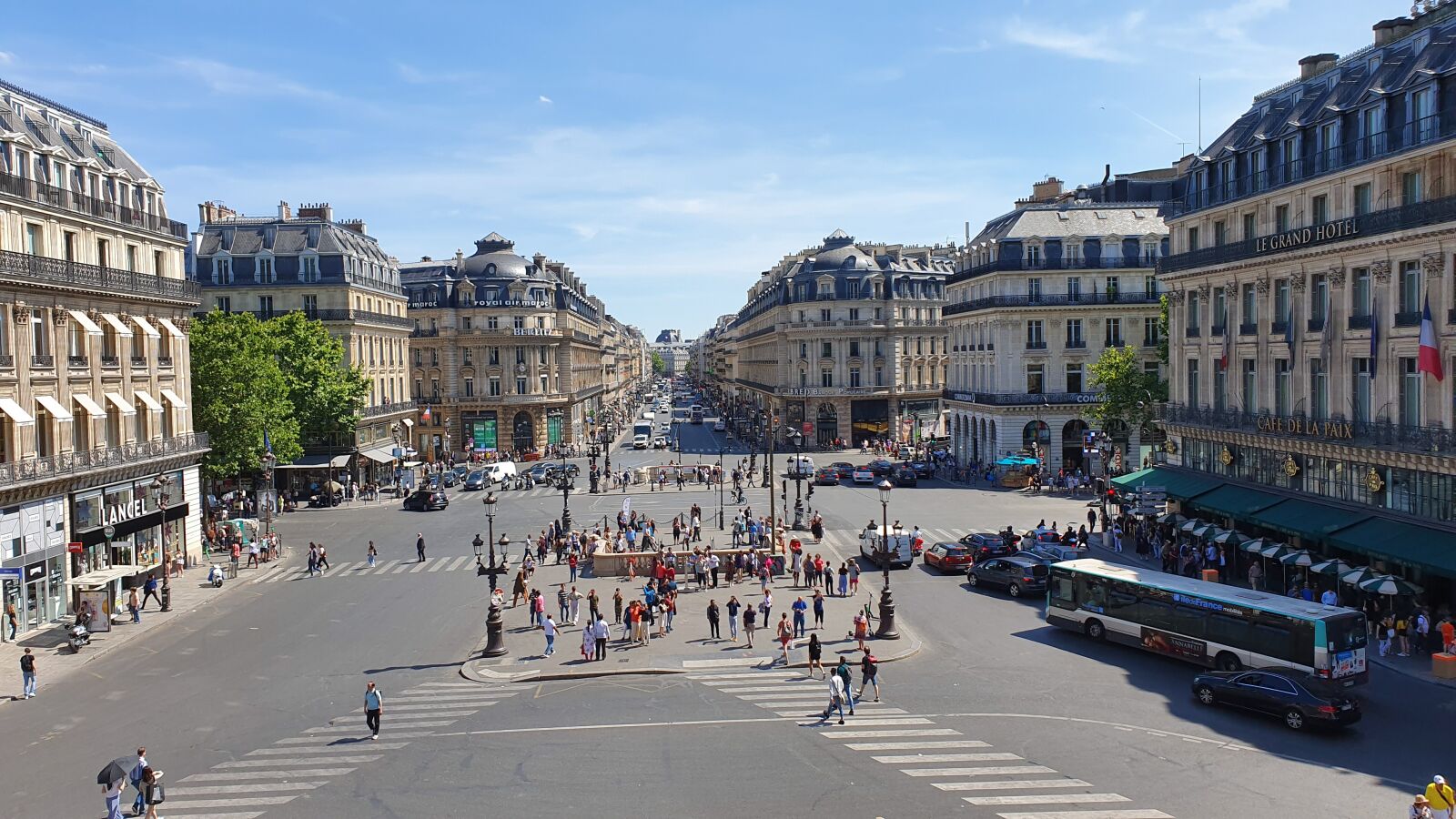 Samsung Galaxy S10 sample photo. Paris, space, places photography
