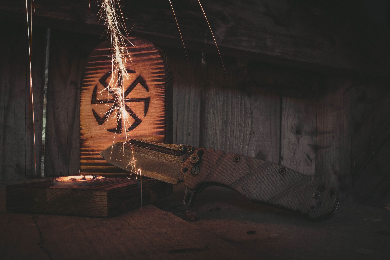 Sony a6400 + Sigma 16mm F1.4 DC DN | C sample photo. Bushcraft, forest, blade photography