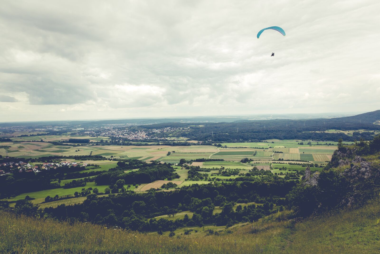 Canon EF 24-70mm F2.8L II USM sample photo. Paragliding, flying, float photography