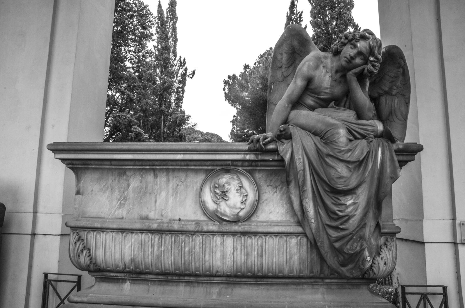 Pentax K-7 sample photo. Cemetery, verano, tomb photography