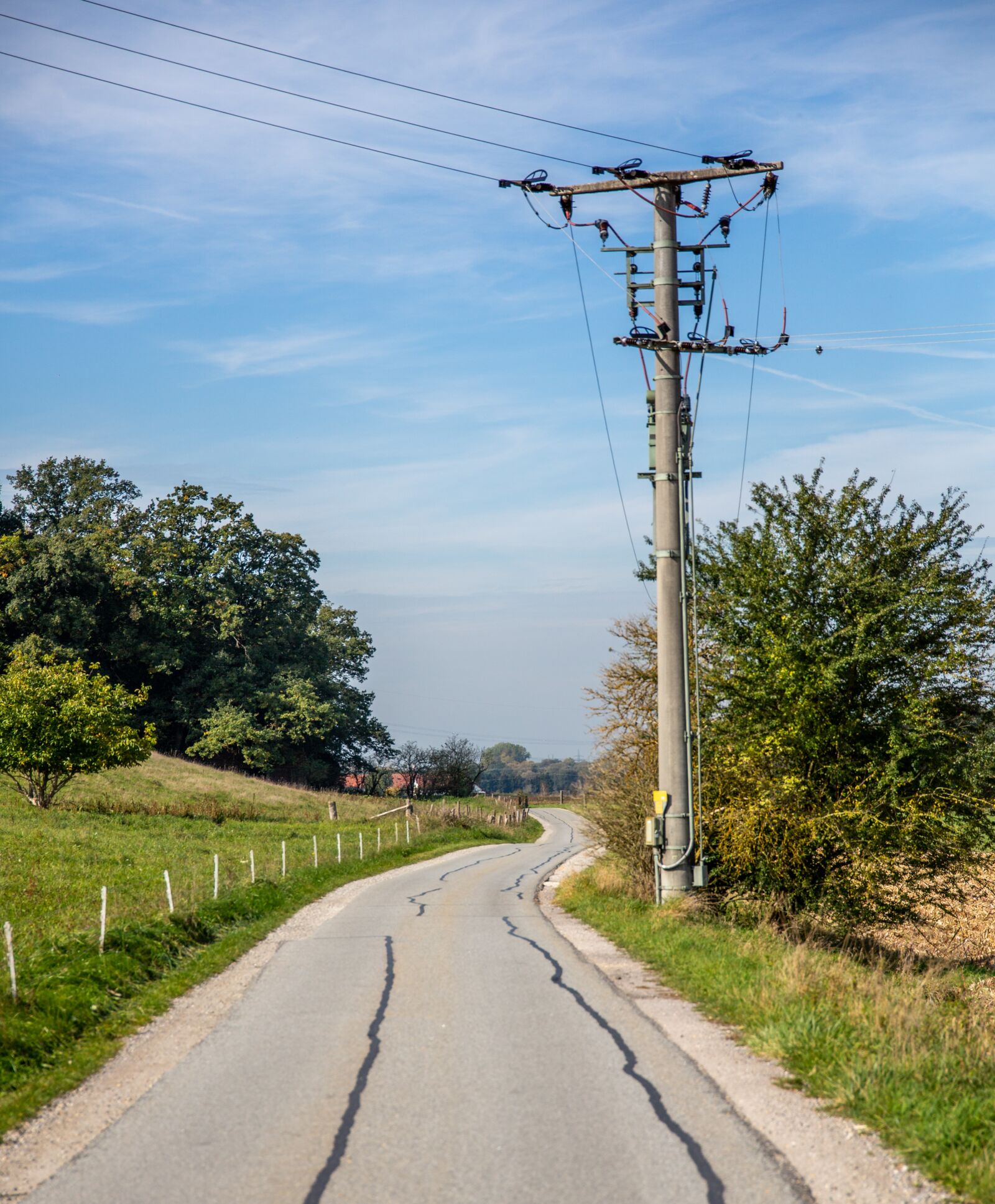 Canon EOS 5D Mark III sample photo. Strommast, lane, away photography