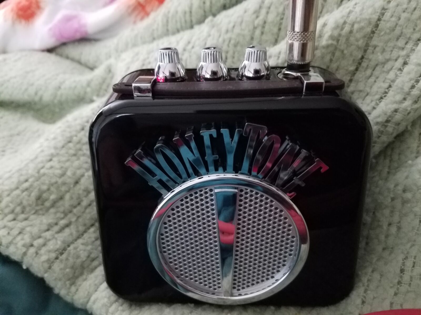 Samsung Galaxy S7 Edge sample photo. Music, amp, honey tone photography