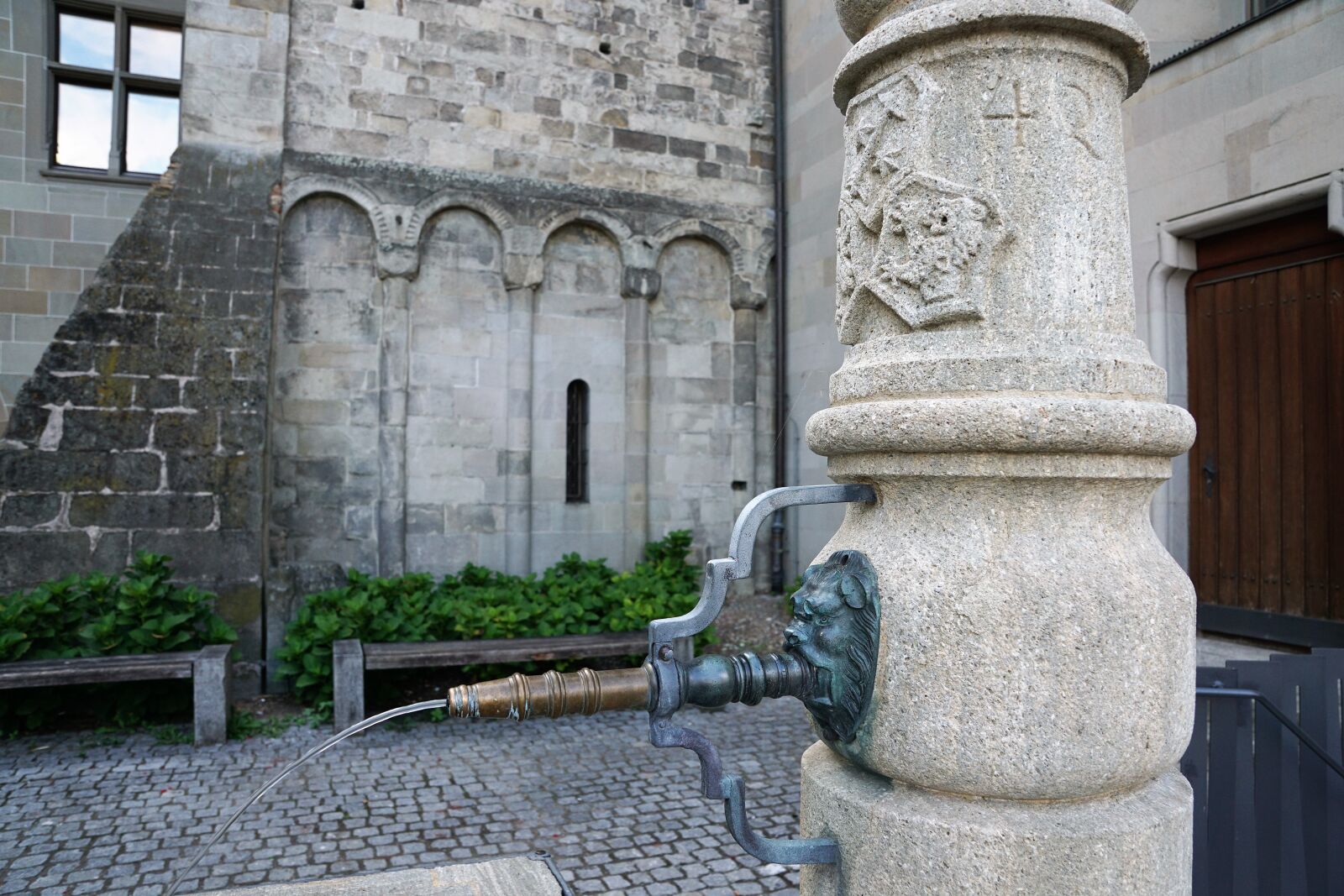 Sony ILCA-77M2 + Sony DT 16-50mm F2.8 SSM sample photo. Fountain, water, bad photography