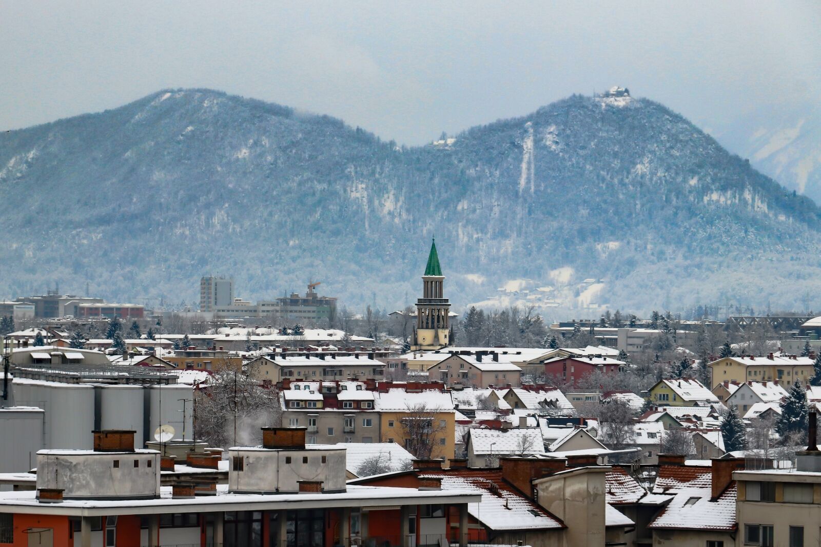 Canon EF-S 18-135mm F3.5-5.6 IS USM sample photo. Ljubljana, smarna gora, city photography