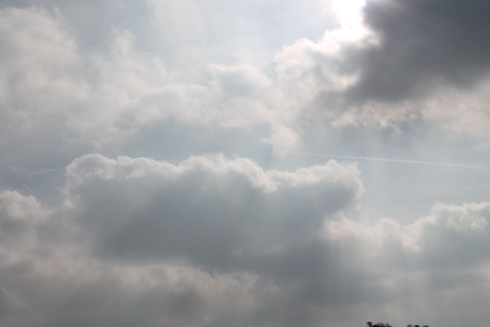 Canon EOS 1100D (EOS Rebel T3 / EOS Kiss X50) sample photo. Clouds, sky, forward photography