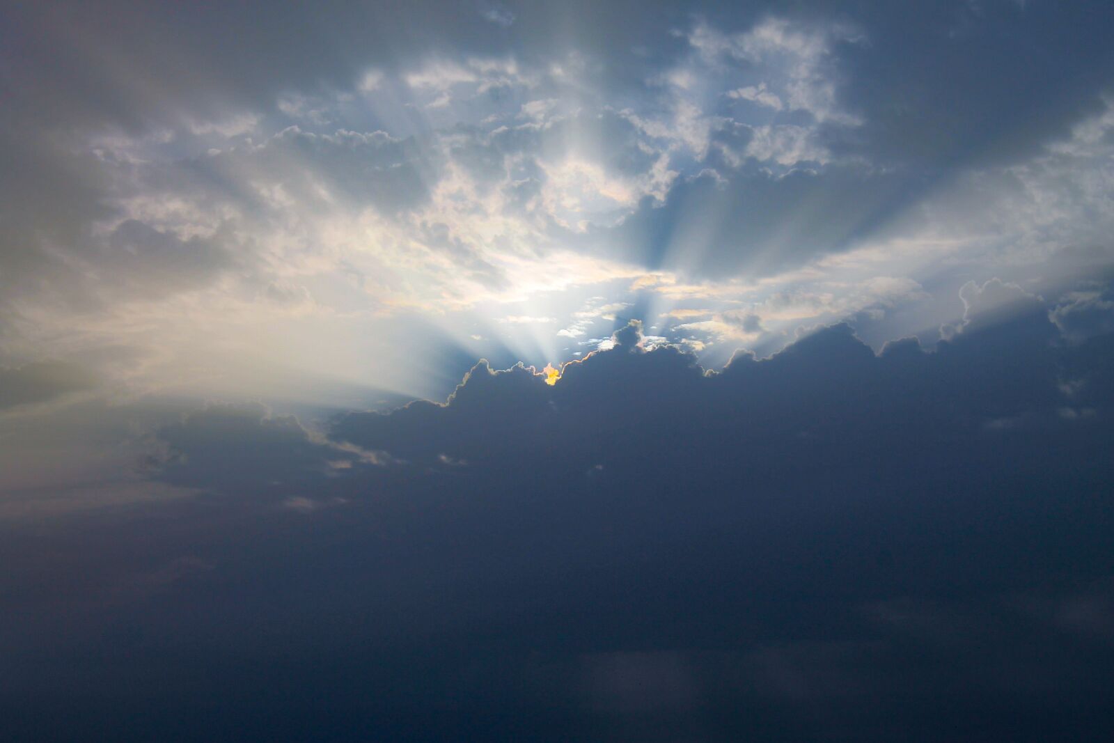 Canon EOS 1100D (EOS Rebel T3 / EOS Kiss X50) sample photo. Sunrise, morning, clouds photography
