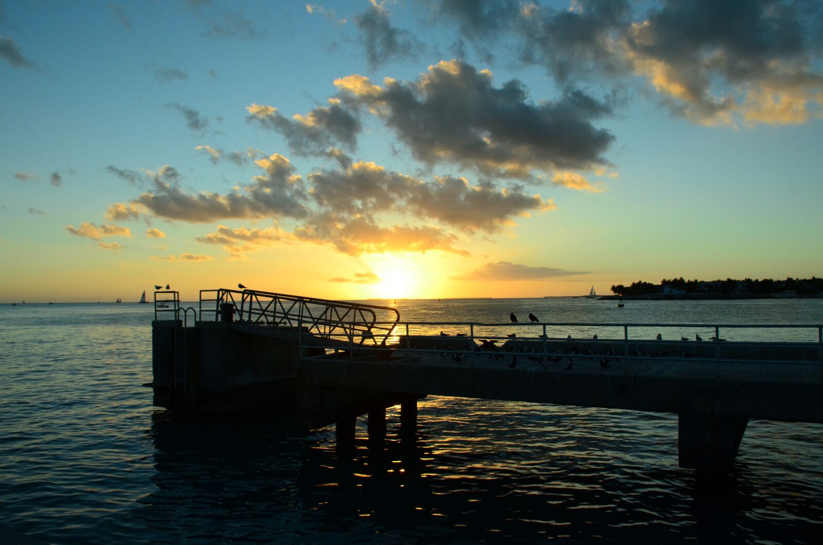 Nikon D5100 sample photo. Sunset, waters, sea photography