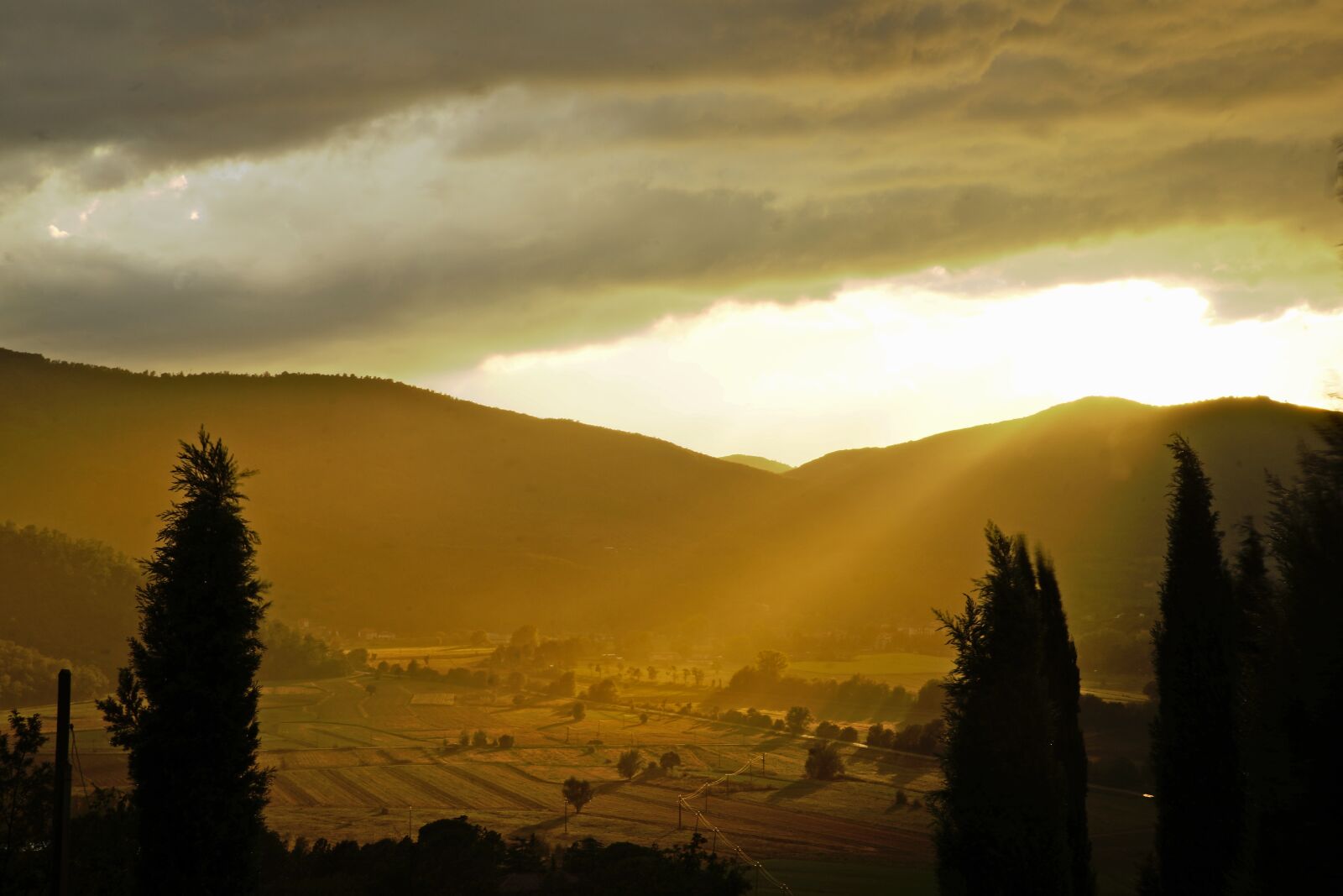 Sony a99 II sample photo. Umbria, sunset, landscape photography