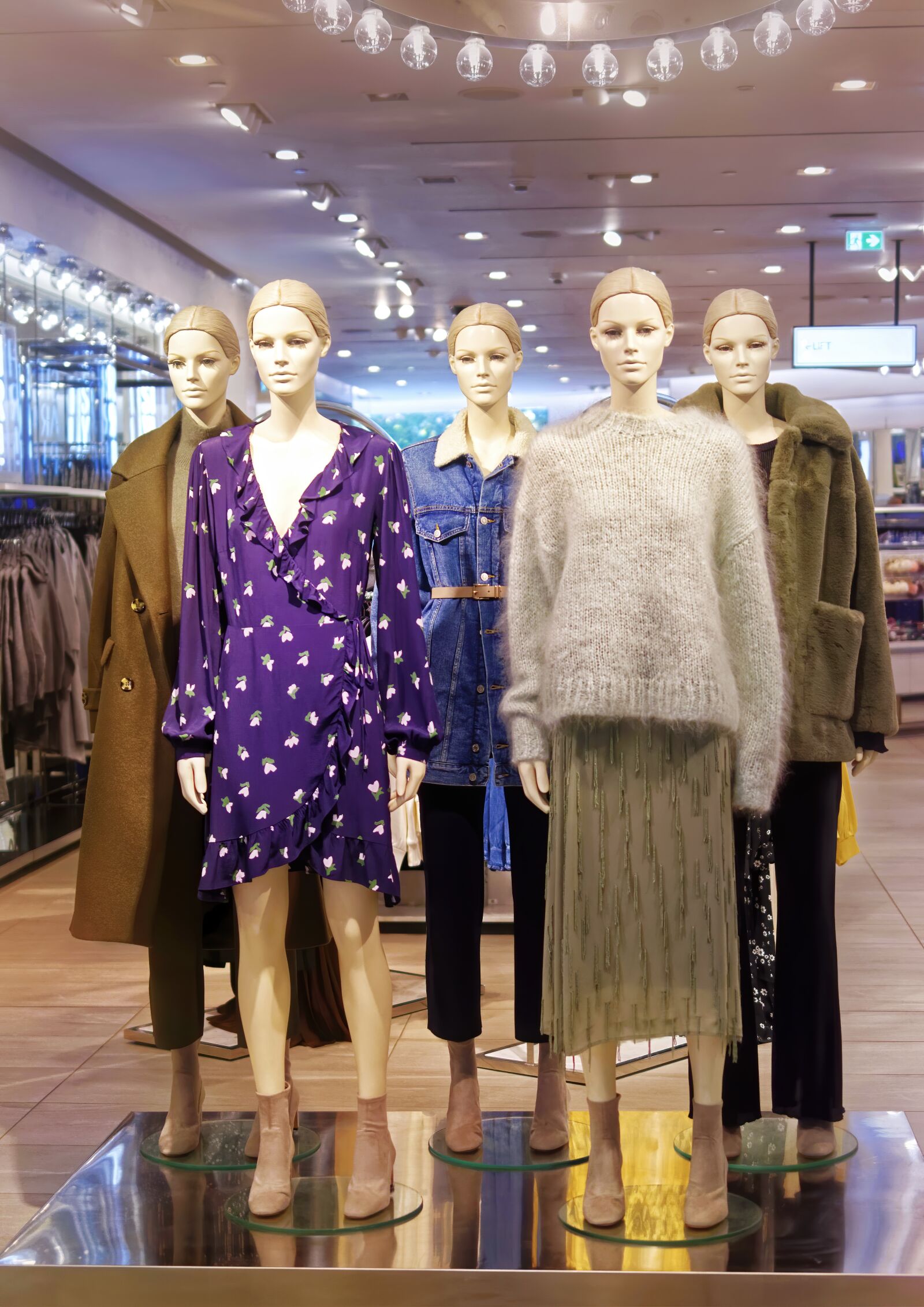 Nikon D5300 sample photo. Dummies, women, clothes photography