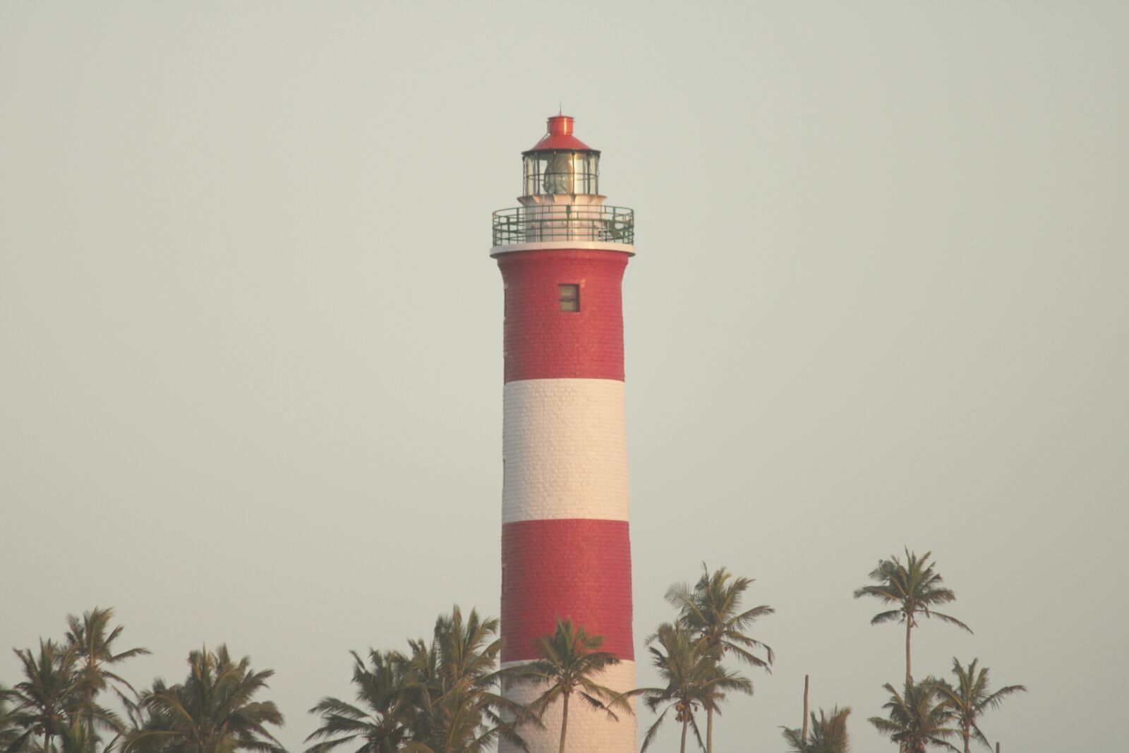 Canon EOS 2000D (EOS Rebel T7 / EOS Kiss X90 / EOS 1500D) sample photo. Closeup, lighthouse, beach photography