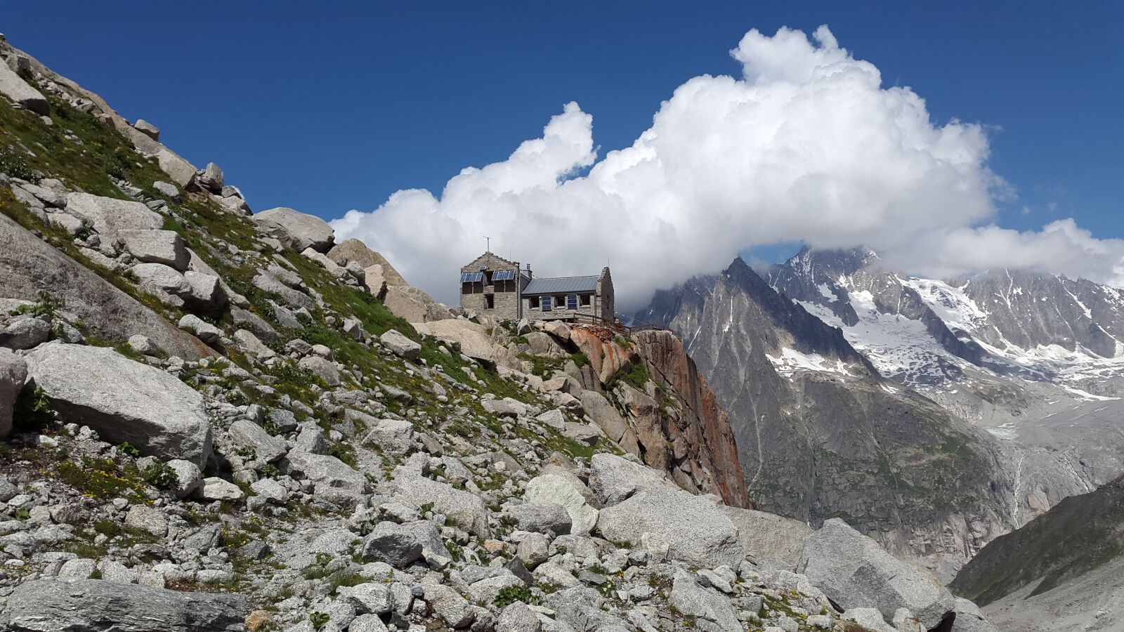 Samsung Galaxy Alpha sample photo. Refuge du requin, hut photography