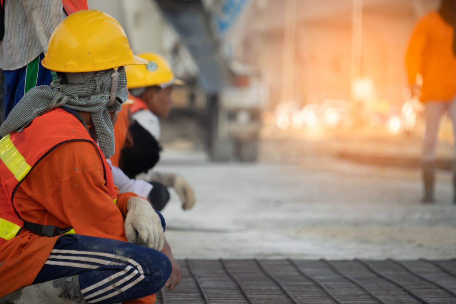 Canon EF-S 55-250mm F4-5.6 IS STM sample photo. Construction, worker, industry photography