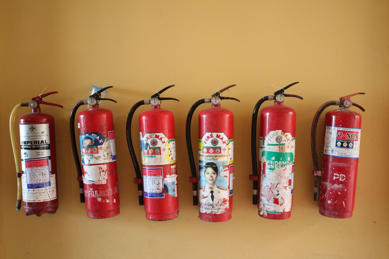 Canon EOS 600D (Rebel EOS T3i / EOS Kiss X5) sample photo. Fire extinguisher, security, red photography