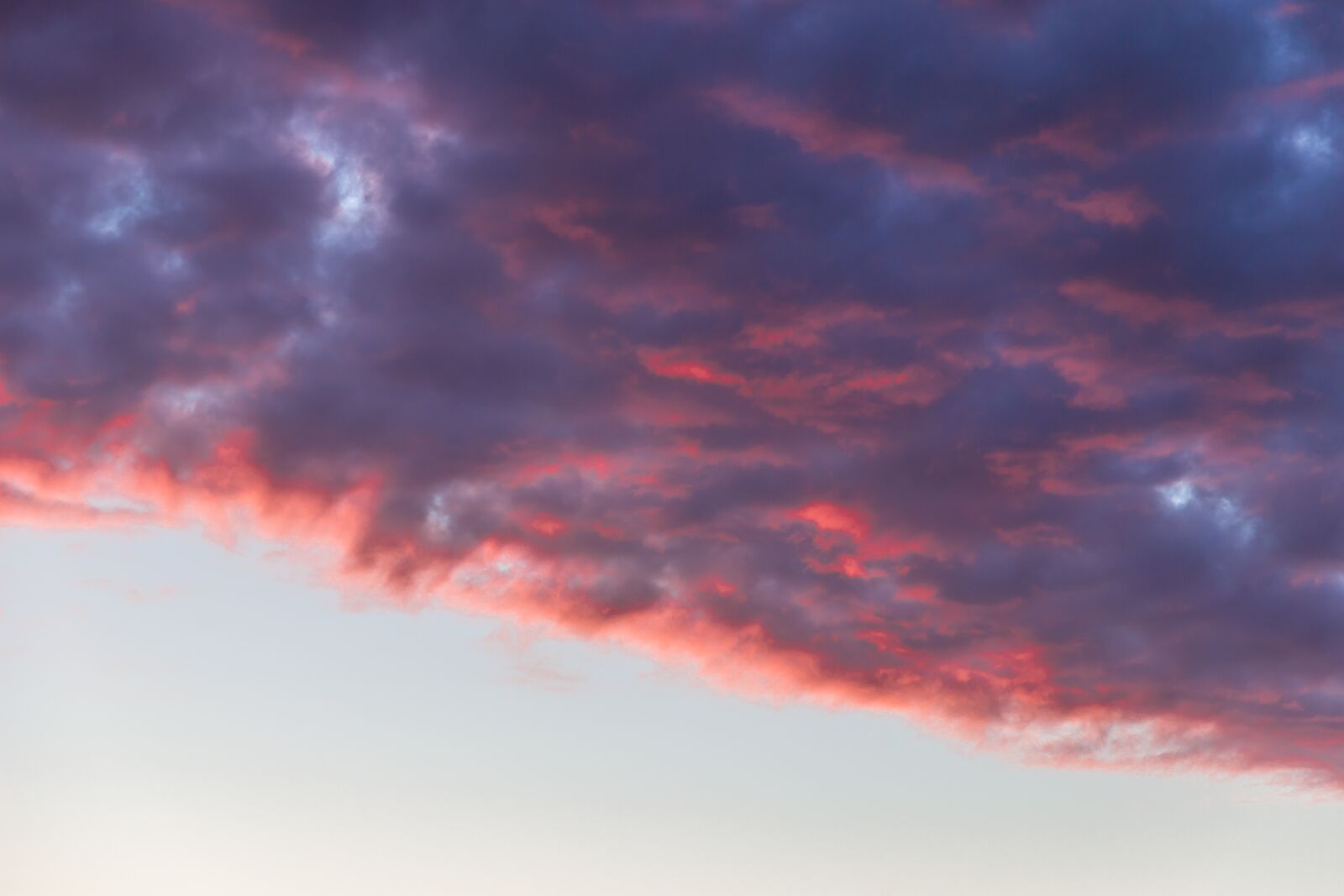 Canon EF-S 18-135mm F3.5-5.6 IS sample photo. Clouds, red, sunset photography