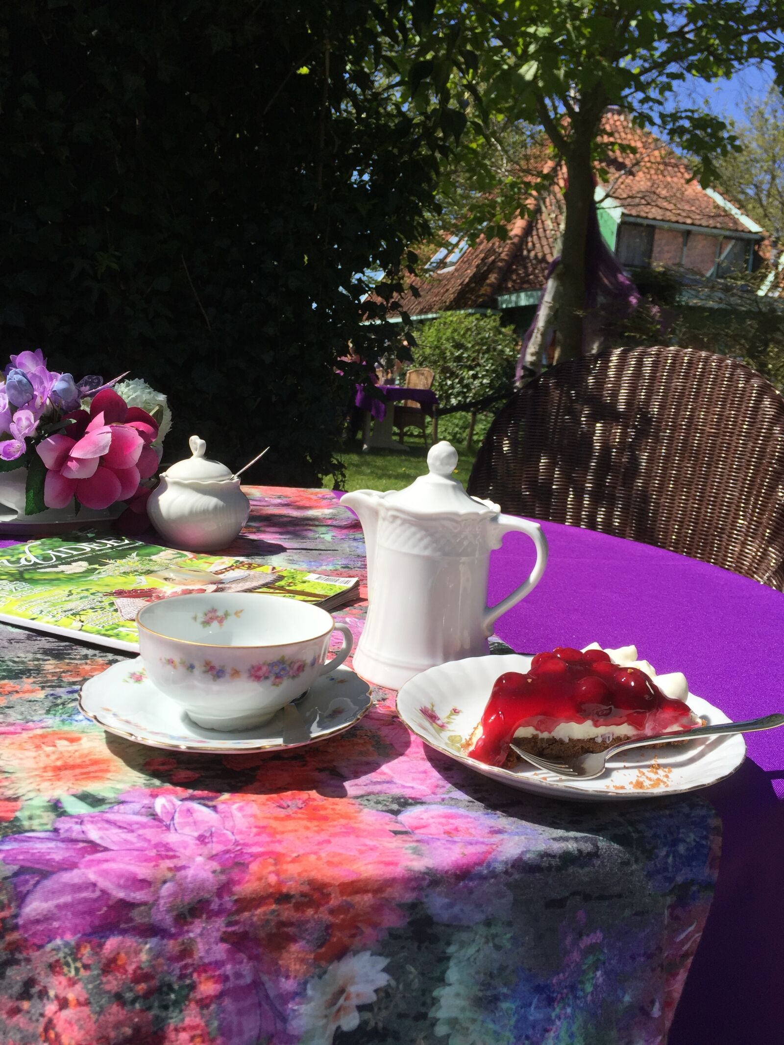 iPhone 6 Plus back camera 4.15mm f/2.2 sample photo. Cheesecake, holiday, sunshine, tart photography