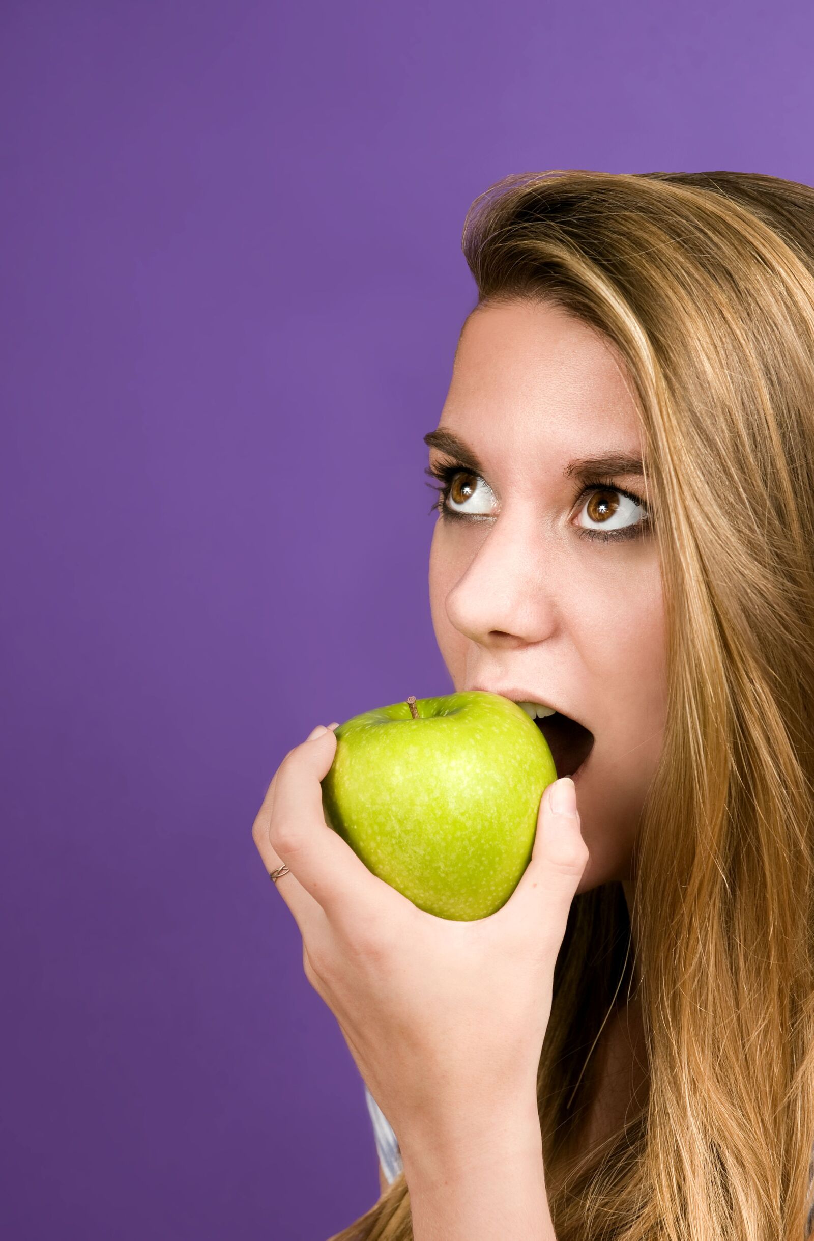 Nikon D300 sample photo. Face, young woman eating photography