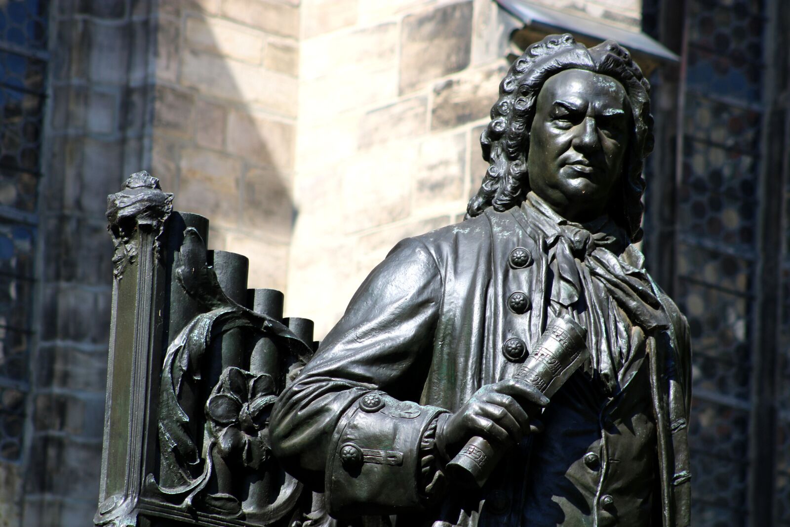 Canon EOS 750D (EOS Rebel T6i / EOS Kiss X8i) sample photo. Bronze, monument, bach photography