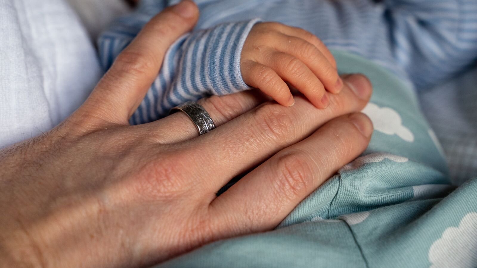 Tamron 28-75mm F2.8 Di III RXD sample photo. Child, love, care photography
