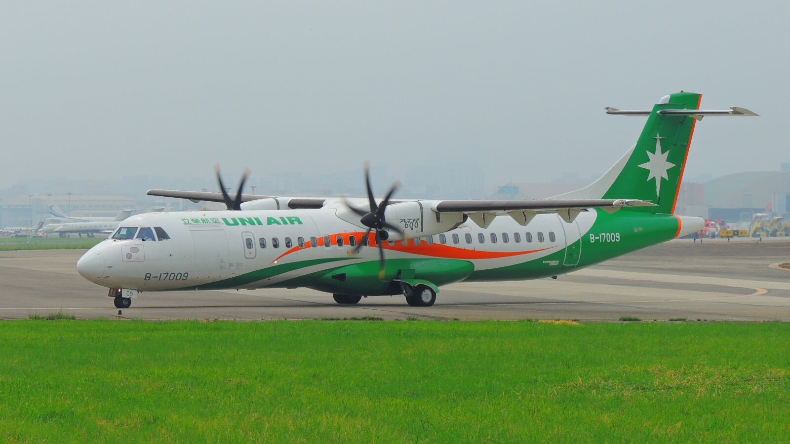 Nikon Coolpix P510 sample photo. Taipei, plane, travel photography
