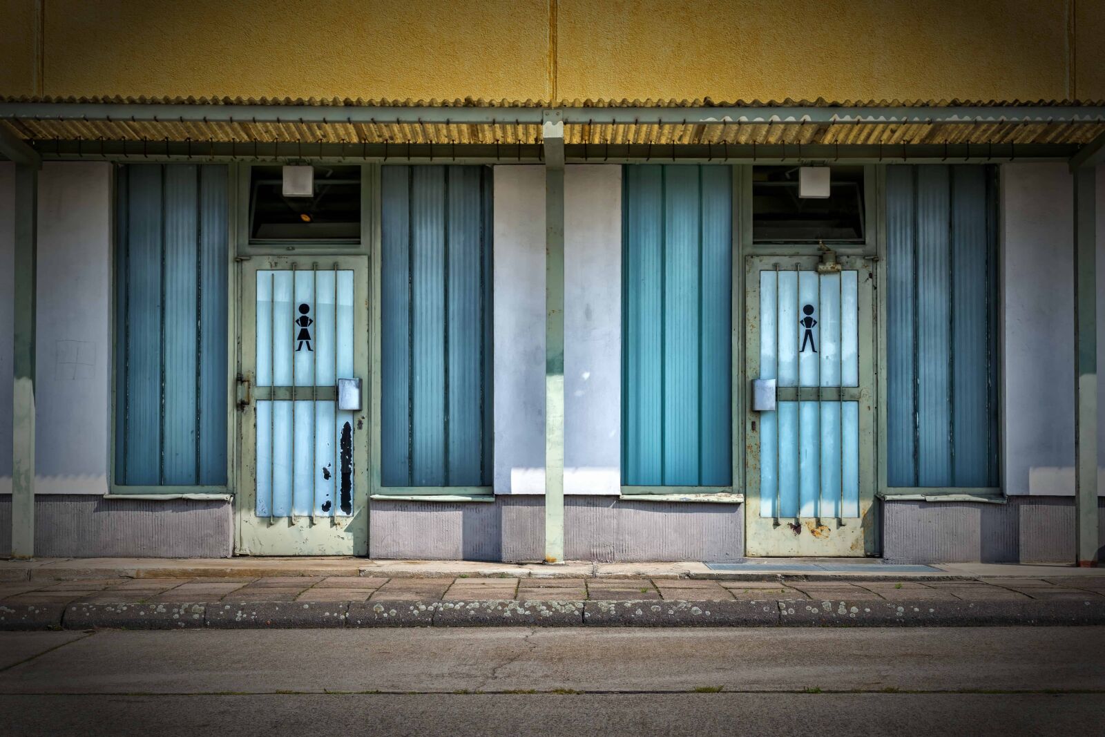 Nikon D3300 sample photo. Building, street, city,front door photography