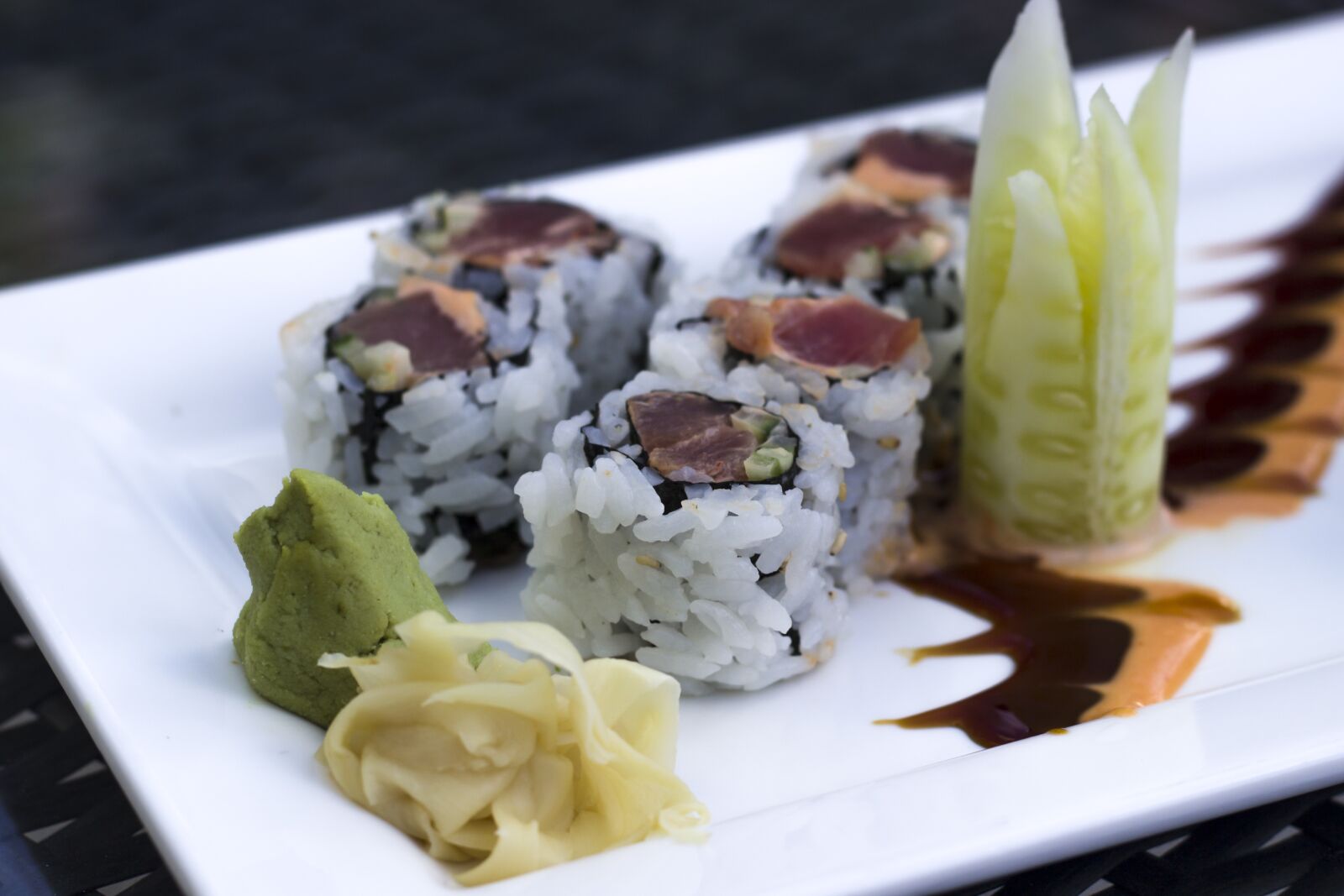 Canon EOS 600D (Rebel EOS T3i / EOS Kiss X5) + Canon EF 50mm F1.8 II sample photo. Sushi, tuna, fish photography
