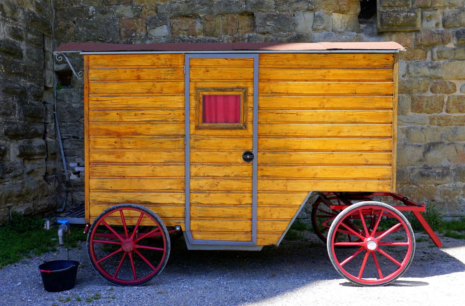 Sony a6000 sample photo. Car, medieval, float photography