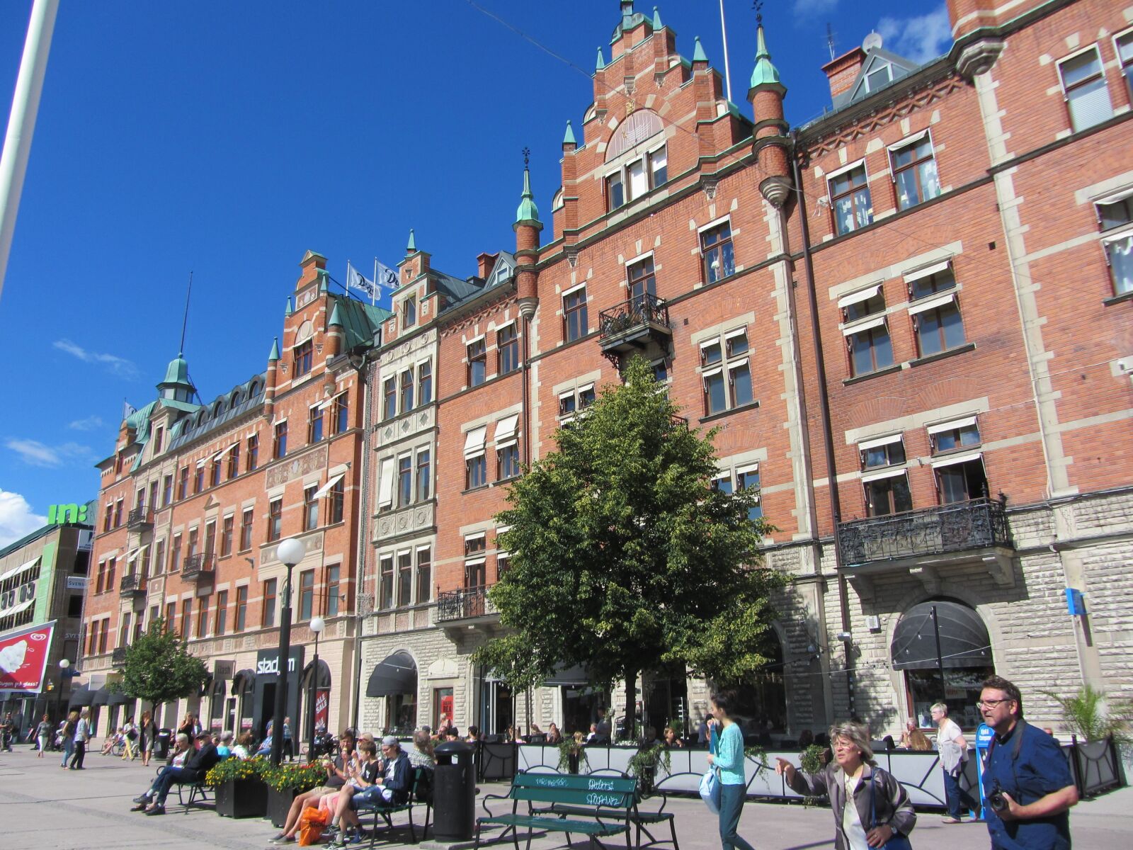 Canon PowerShot SX220 HS sample photo. Sweden, market, city photography